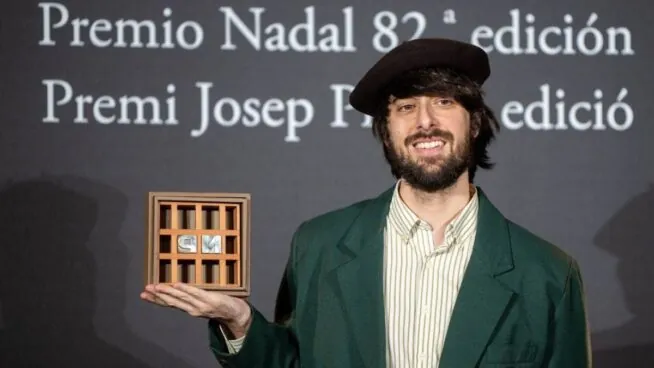 David Uclés gana el Premio Nadal 2026 con la novela 'La ciudad de las luces muertas'