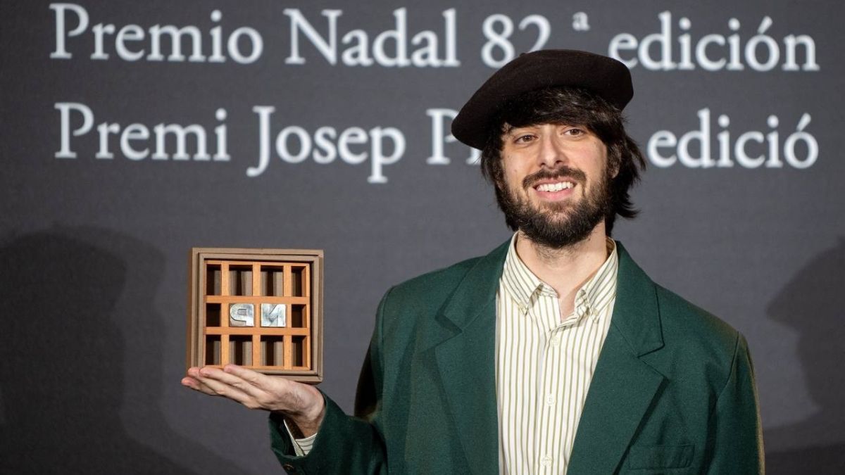 David Uclés gana el Premio Nadal 2026 con la novela ‘La ciudad de las luces muertas’
