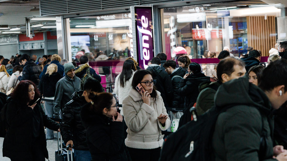 Renfe prepara un plan de transporte alternativo para viajeros con urgencia tras el accidente