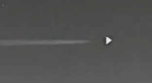 Aparece un extraño avión triangular sobre el cielo del Área 51 y desata las especulaciones