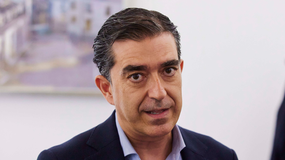 El alcalde de Baeza (Jaén) abandona la UCI y pasa a planta tras su accidente en el ascensor