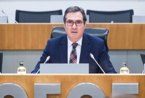 La CEOE pide llevar al Parlamento la regularización de inmigrantes