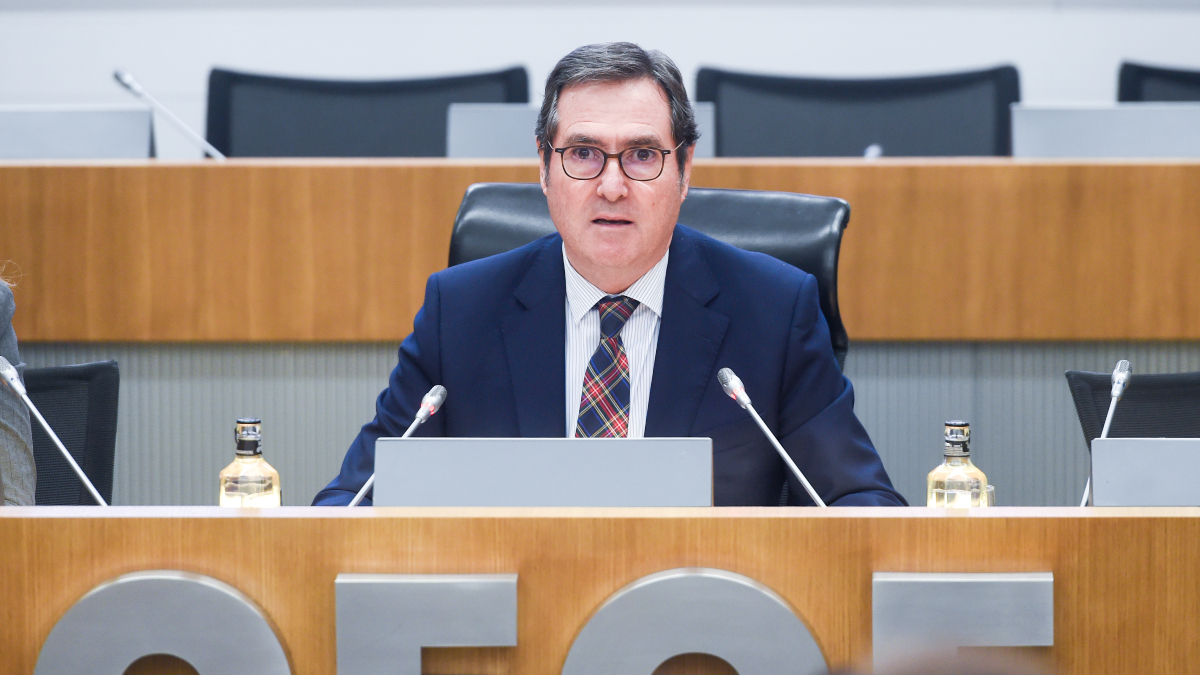 La CEOE pide llevar al Parlamento la regularización de inmigrantes