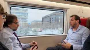 El drama de Renfe para encontrar trenes tras el farol chino de Puente