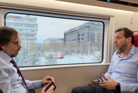 El drama de Renfe para encontrar trenes tras el farol chino de Puente