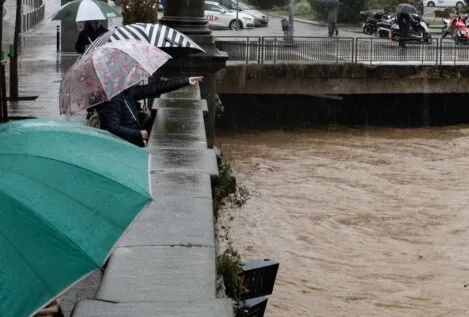 Gerona recomienda subir a pisos superiores cerca del río Onyar por el temporal de lluvias