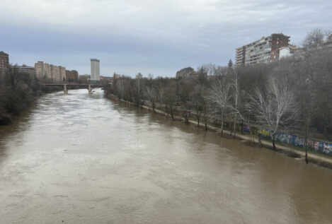 Un maniquí en medio del río Pisuerga moviliza a los servicios de emergencias en Valladolid