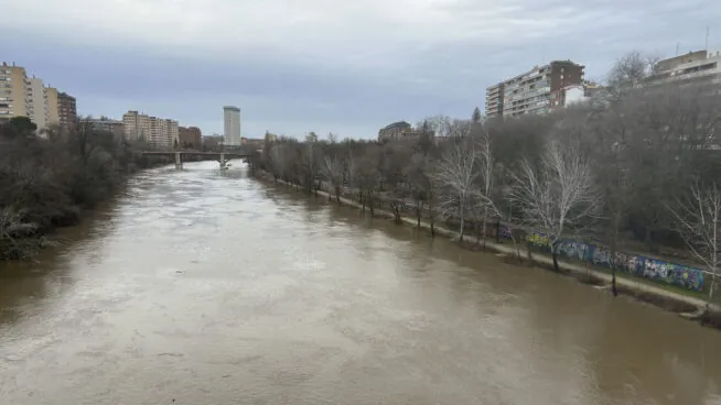 Un maniquí en medio del río Pisuerga moviliza a los servicios de emergencias en Valladolid