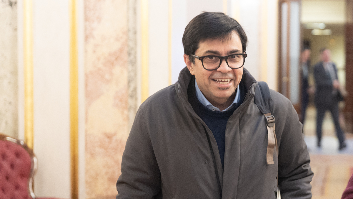 Sumar ve la regularización de inmigrantes como vía para negociar la transferencia a Cataluña