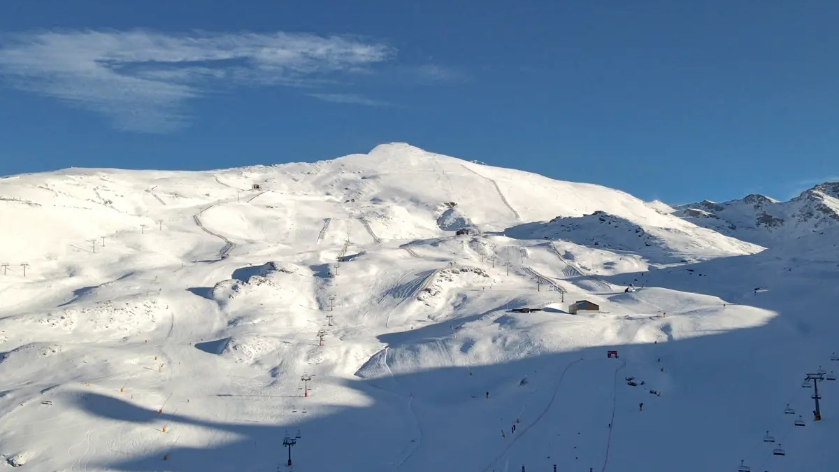 La estación de esquí de Sierra Nevada cierra por segundo día consecutivo por el temporal