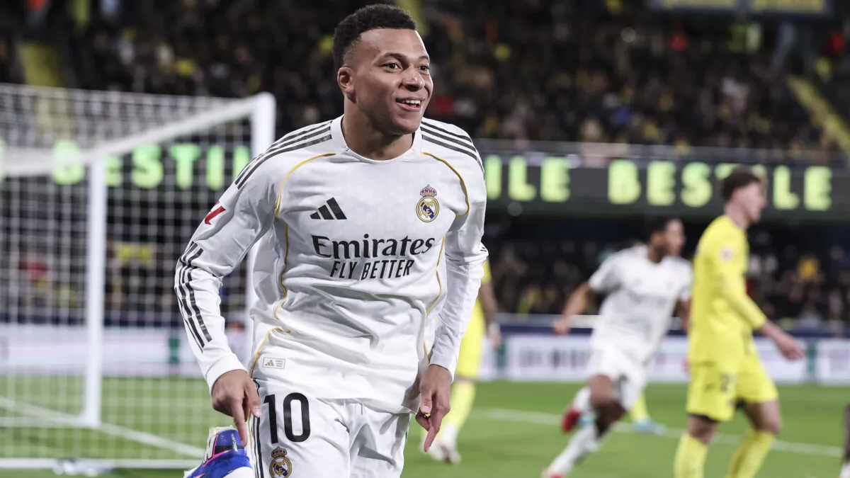 El Real Madrid supera a un Villarreal sin pegada para asaltar el liderato