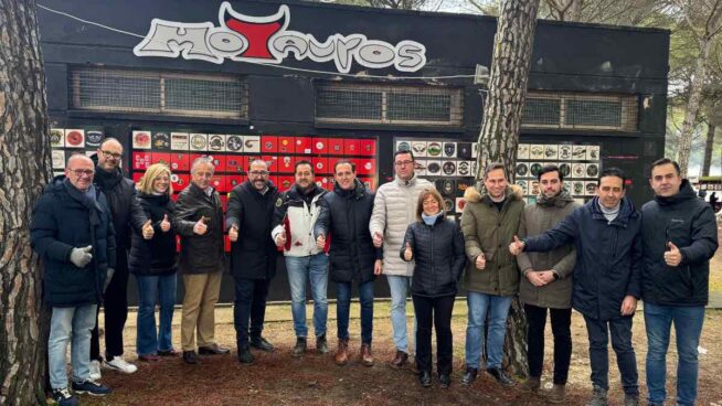 Feijóo, un motero más en la 26º edición de Motauros, en Tordesillas (Valladolid)