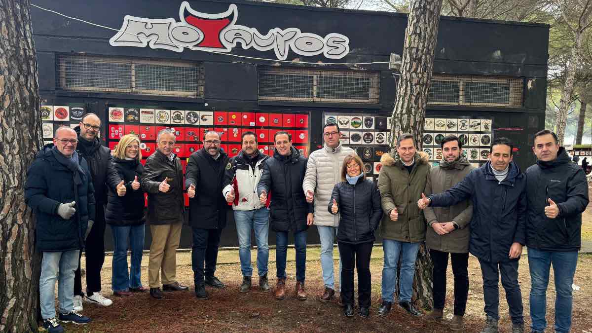 Feijóo, un motero más en la 26º edición de Motauros, en Tordesillas (Valladolid)
