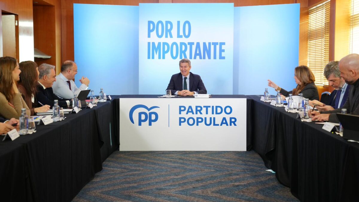 Feijóo denuncia que Sánchez ha rehabilitado a Junqueras como «ministro de Hacienda»