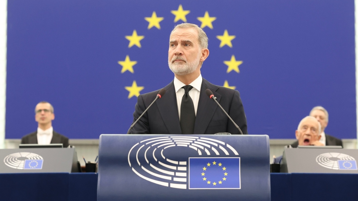 El Gobierno dejó a Felipe VI sin ministro en el viaje a Estrasburgo, a diferencia de Portugal