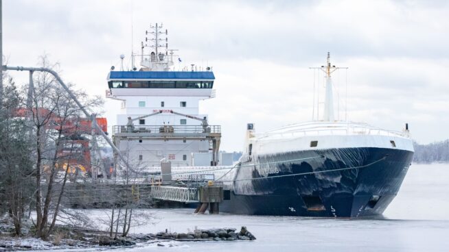 Finlandia incauta un buque sospechoso de dañar un cable submarino en el Báltico