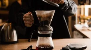 José Abellán, cardiólogo: «El modo en el que te preparas el café puede afectar en tu salud a largo plazo»