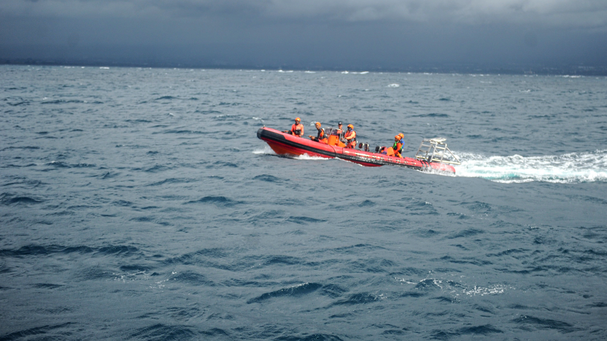 Indonesia prolonga un día más la búsqueda del niño valenciano que queda por localizar