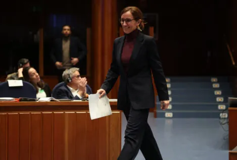 Sanidad gasta 14.600 euros en una IA para decidir qué medicamentos financia