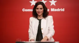 Ayuso anuncia que Madrid no va a retirar a Julio Iglesias la Medalla de Oro de la Comunidad