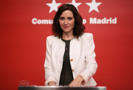 Ayuso anuncia que Madrid no va a retirar a Julio Iglesias la Medalla de Oro de la Comunidad