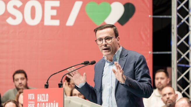 Gallardo desconcierta al PSOE extremeño al dar por hecho su regreso a la política