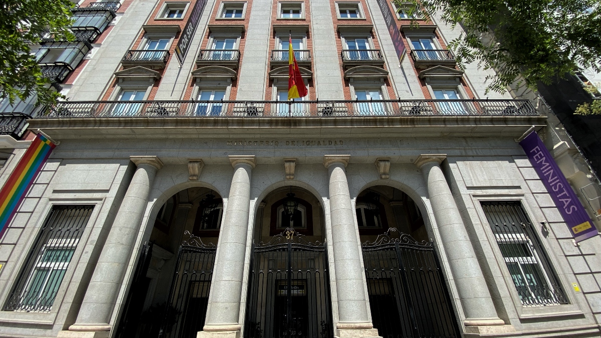 Igualdad se gasta 67.000 euros en un informe sobre el ‘sexilio’ con solo 72 descargas