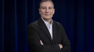 Álvaro Nieto: «Los periodistas no estamos para echar a Sánchez, sino para contar lo que hace»