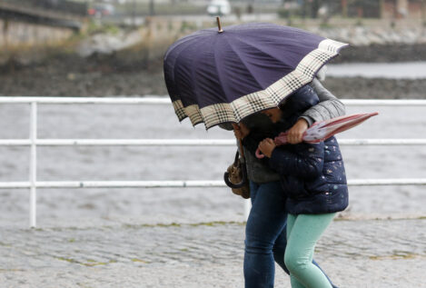 Casi toda España tiene hoy alertas por viento, nieve, deshielo, olas y lluvia