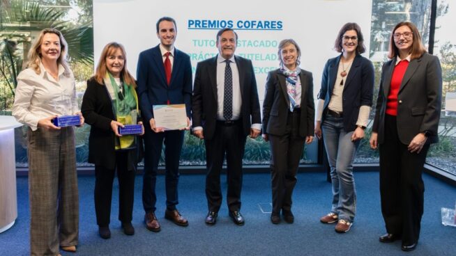Cofares entrega los Premios ‘Tutor Destacado’  de la Facultad de Farmacia de la USAL