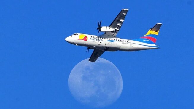 Desaparece un avión estatal de Colombia con 15 personas a bordo