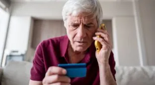 La Seguridad Social lo confirma: una estafa sobre una nueva ayuda circula en 'WhatsApp' y así puedes detectarla