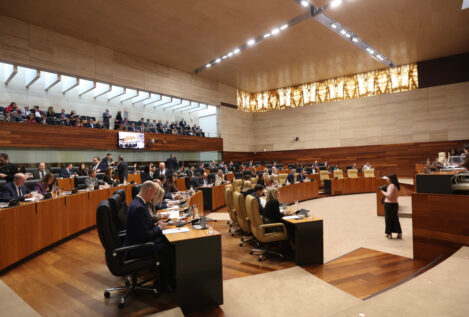 Los 65 diputados de la Asamblea de Extremadura toman posesión de sus cargos