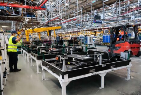 El empleo que más crece es de mala calidad y la industria ya pierde 400 trabajadores al día