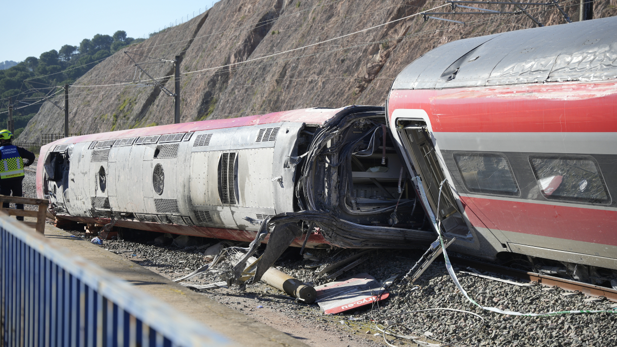 Renfe achaca a Iryo la teoría errónea de que el choque fue a los 20 segundos de descarrilar