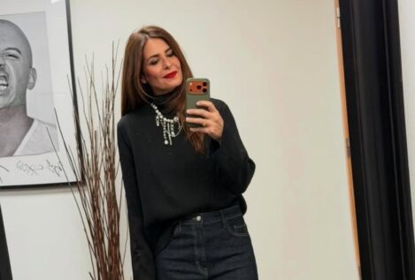 Los vaqueros de Nuria Roca (53) que querrás copiar y en Zara los encontrarás de rebajas por 20 euros