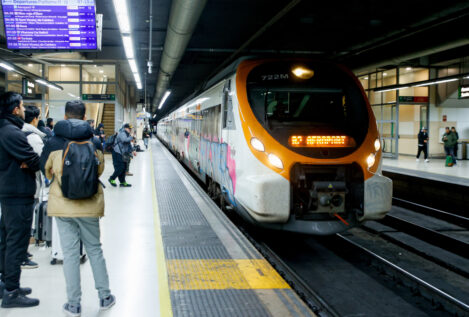 Rodalies vuelve a operar con retrasos de más de media hora en una red parcheada