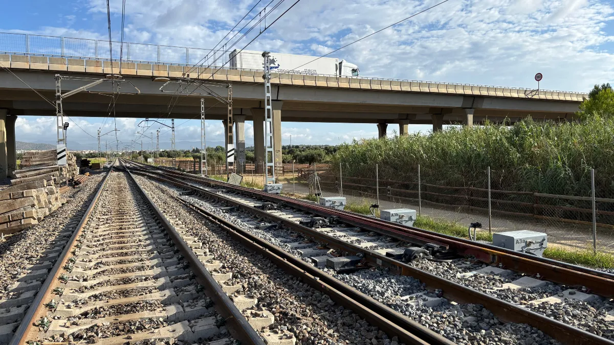 Adif vuelve a bajar a 160 km/h la velocidad entre Madrid y Barcelona por quejas de maquinistas