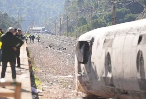 El Gobierno dice que Renfe avisó de los heridos en el Alvia a los 18 minutos del accidente