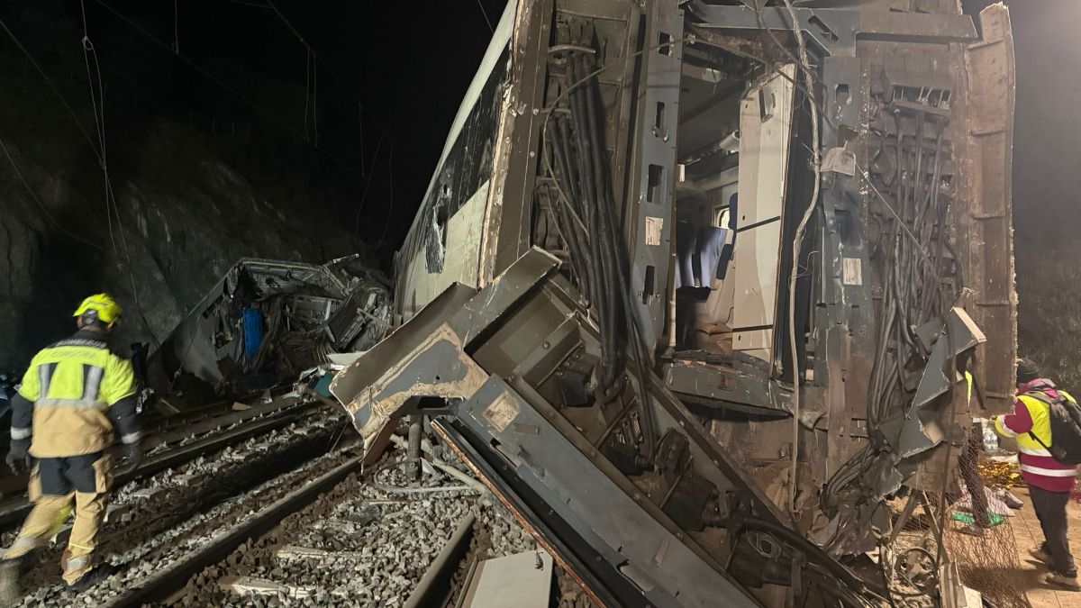El accidente de tren de Adamuz (Córdoba), en directo | Renfe descarta el fallo humano y apunta a Iryo o la infraestructura