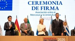 Representantes de la UE y Mercosur firman un histórico acuerdo comercial en Paraguay