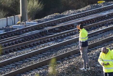 ADIF comienza los trabajos de reparación de la vía en Adamuz tras el siniestro del día 18