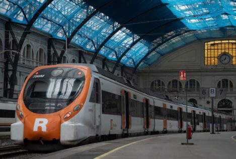 Adif mantiene suspendida la circulación de cercanías en toda Cataluña tras el accidente