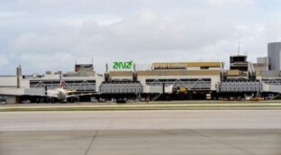 El aeropuerto de Lisboa suspende el control fronterizo europeo por las largas colas