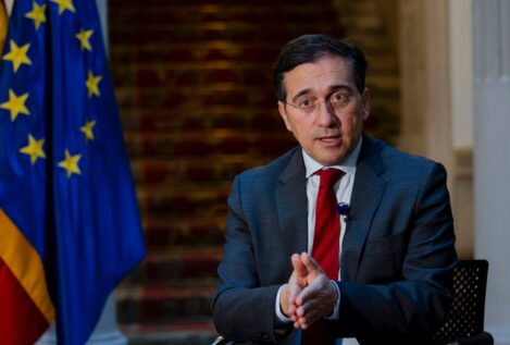 Albares rechaza el uso de fuerza extrema contra Irán y le exige que cese la violencia