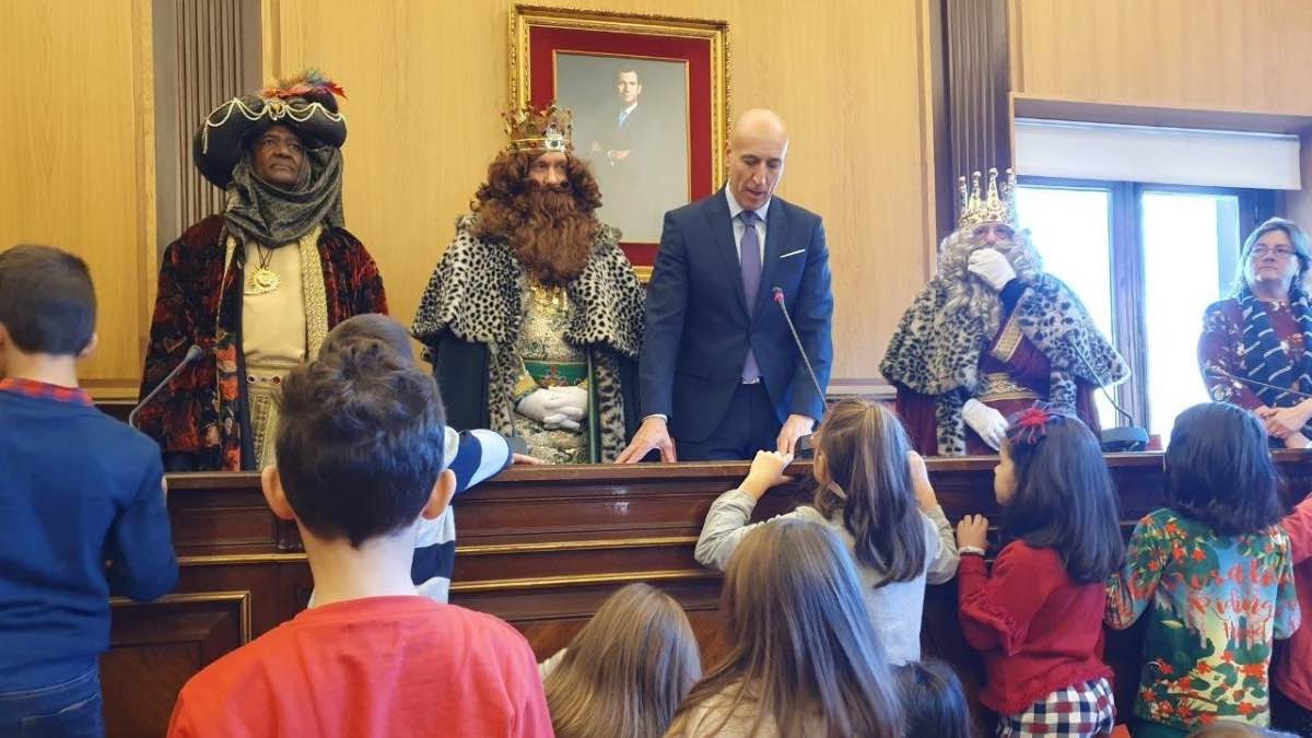 León acoge a los Reyes Magos en tren turístico y la Gran Cabalgata dedicada al mundo animal