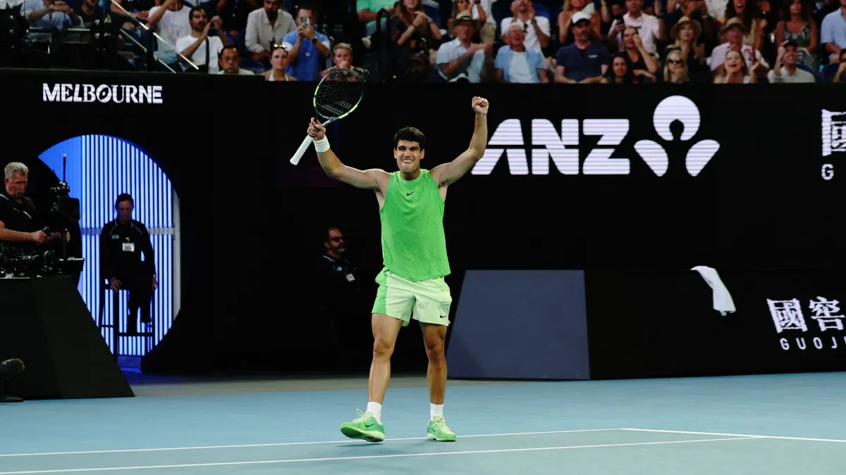 Alcaraz aguanta a Zverev con calambres y alcanza su primera final del Open de Australia