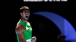 Alcaraz arrolla a Tommy Paul y avanza a cuartos de final del Abierto de Australia