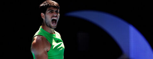Alcaraz arrolla a Tommy Paul y avanza a cuartos de final del Abierto de Australia