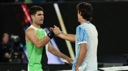 Alcaraz regresa con una sólida victoria frente a Walton en su debut en Australia